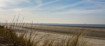 Nordsjøferien din i et moderne feriehus med mye plass 