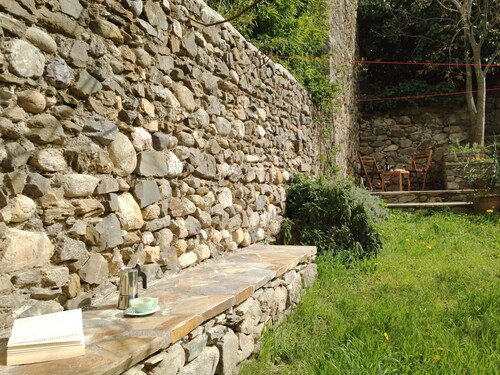 Jolie maison de vacances au pied du Canigou avec jardin 