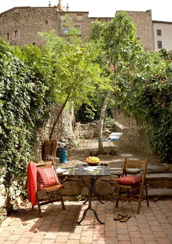 Jolie maison de vacances au pied du Canigou avec jardin 