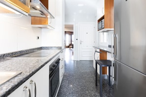 Refrigerador, microondas, horno y lavavajillas