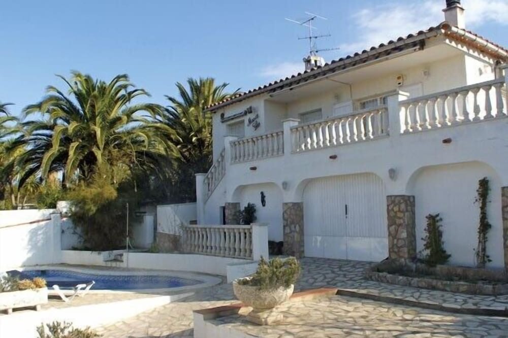 Espacioso villa, piscina privada, preciosas vistas mar y montaña, airco
