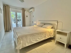 4 makuuhuonetta, silitysrauta/-lauta, vauvan matkasänky, ilmainen Wi-Fi