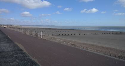 Superb 2 Bed Caravan, New Romney. Family friendly.