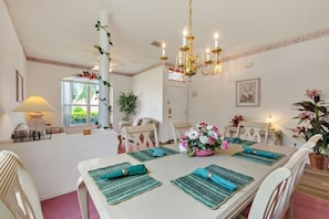 Dining - 4 Bed Villa with private pool overlooking Golf course and near Disney! (Davenport)