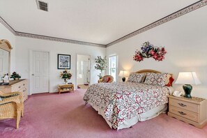 4 bedrooms, iron/ironing board, travel cot, free WiFi