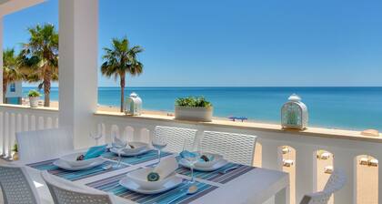 Beachfront Villa- UNIQUE SPOT- 6 People- Old town- Albufeira