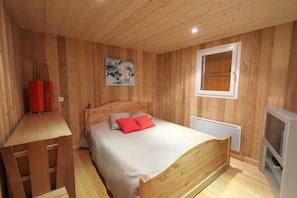 4 Schlafzimmer, Bügeleisen/Bügelbrett