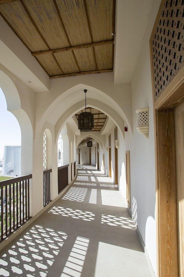 المنطقة المحيطة بالمنشأة