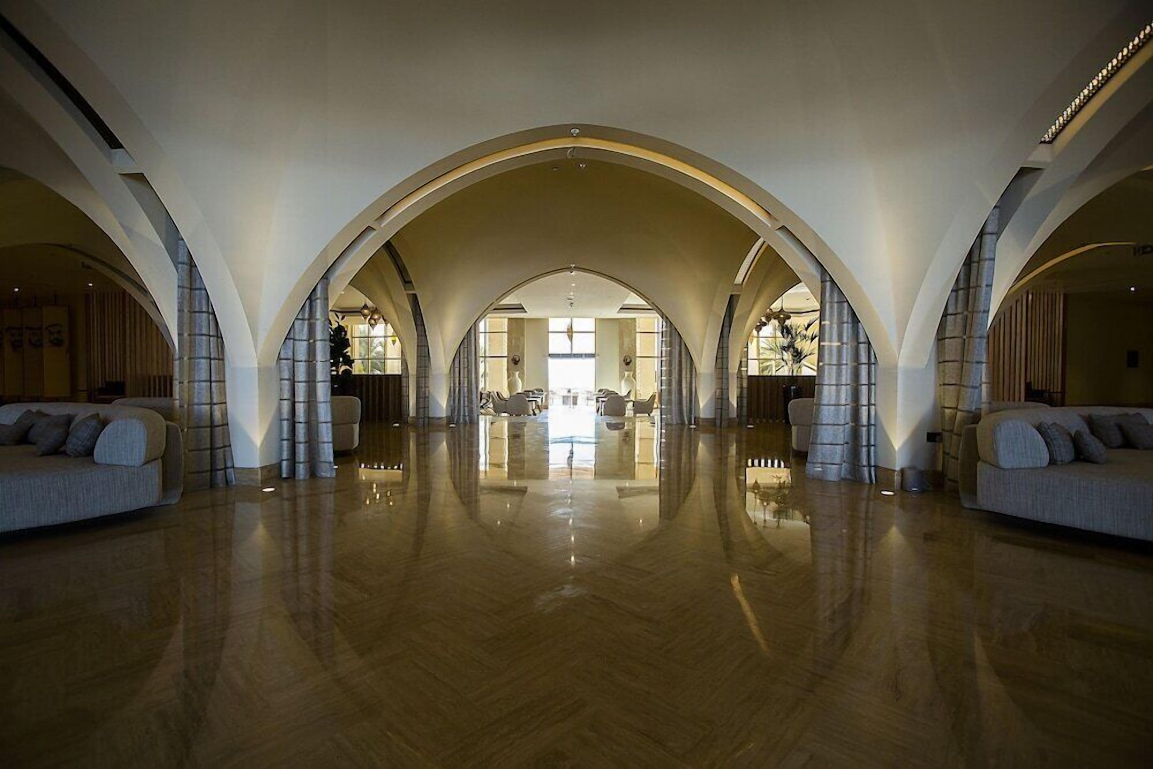 المنشأة من الداخل