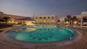 Outdoor pool - HOTEL (Abu Dhabi)