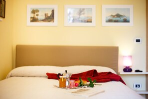 3 bedrooms, desk, iron/ironing board, WiFi - Villa Luisa, splendid panoramic villa overlooking Capri (MASSA LUBRENSE)