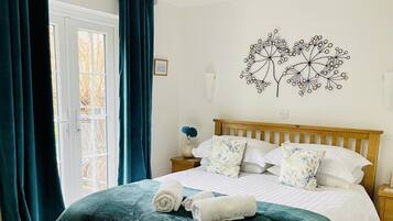 3 bedrooms, iron/ironing board, travel crib, free WiFi