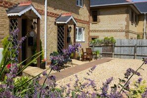 المنطقة المحيطة بالمنشأة