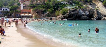 A charming house next to the beach; ideal for couples and families with children