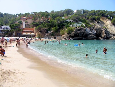 A charming house next to the beach; ideal for couples and families with children