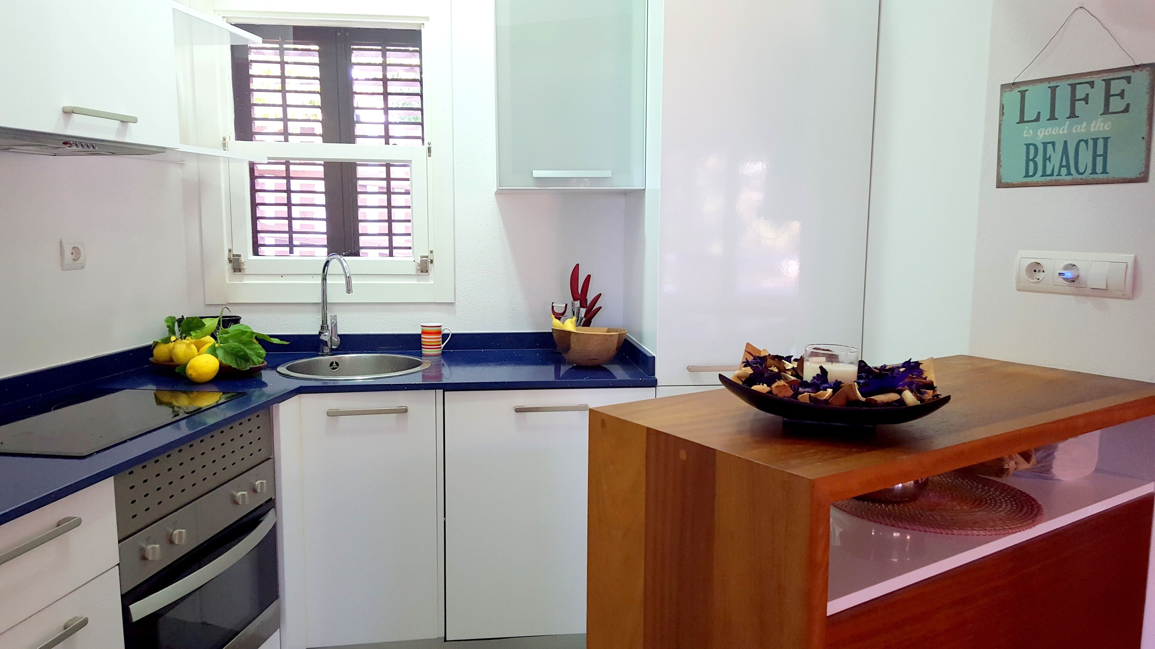 A charming house next to the beach; ideal for couples and families with children