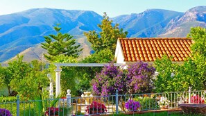 Property grounds - CLASSIC ANDALUSIAN VILLA, SURROUNDED BY ORANGE TREES, FOUNTAINS. PRIVATE POOL. (Órgiva)