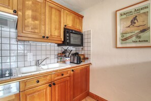 冷蔵庫、オーブン、食器洗い機、コーヒー / ティーメーカー