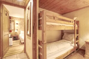 3 bedrooms, iron/ironing board, travel cot, free WiFi