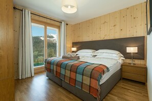 4 chambres, fer et planche à repasser, Wi-Fi, draps fournis