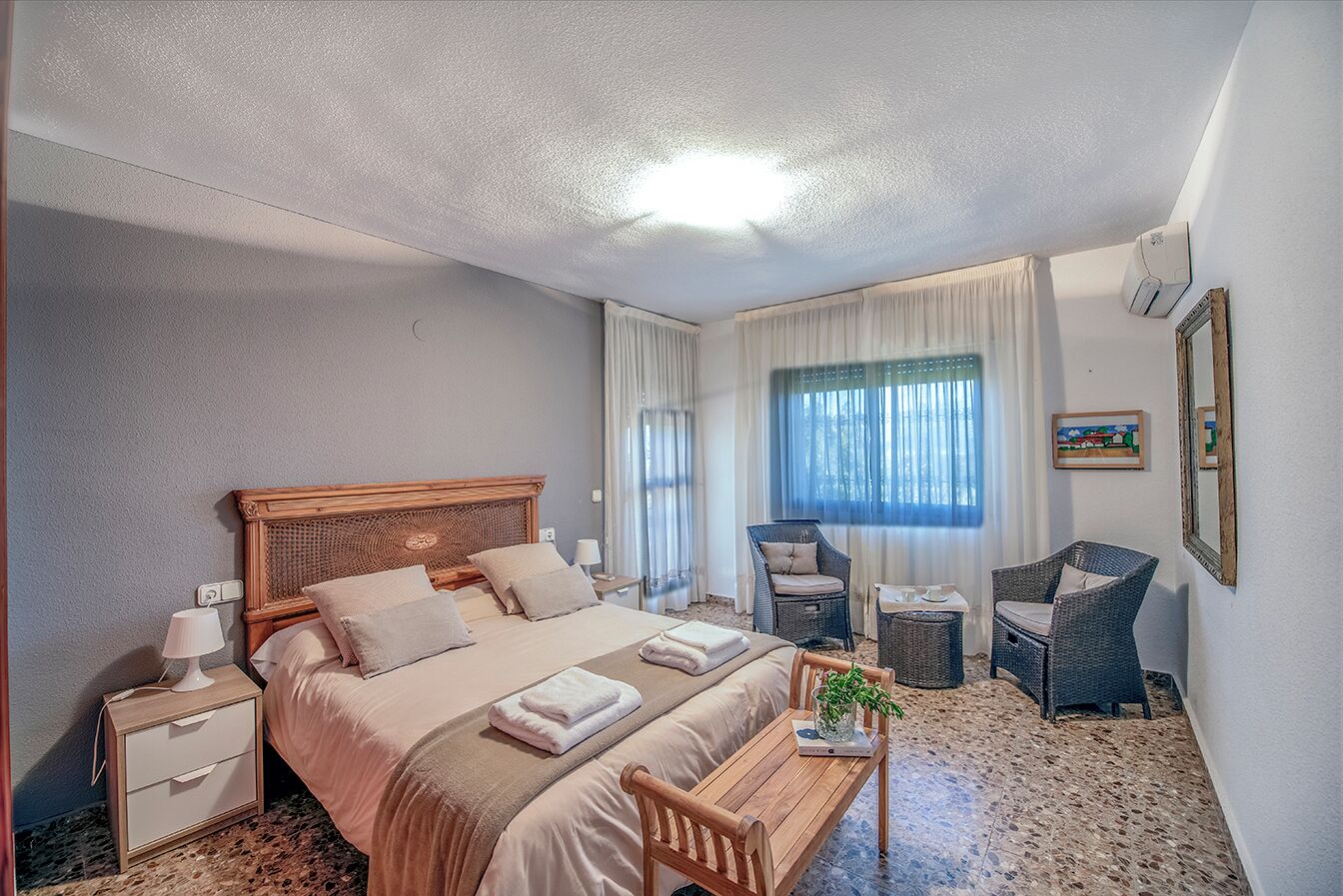 8 slaapkamers, een kluis op de kamer, geluiddichte muren