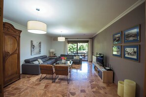 Smart-TV, peis, fotballspill og bøker