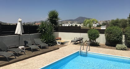Privater Pool, Private Lage, Free Wifi, Ganztägiges Sonnenbaden auf Extra Decking