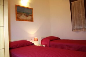 2 bedrooms, iron/ironing board, travel cot, free WiFi