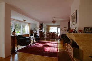 TV, fireplace, DVD player, toys