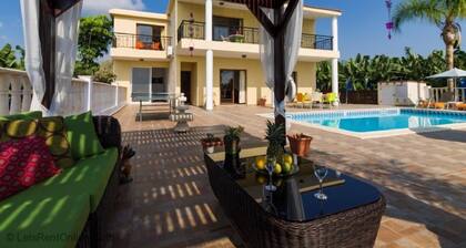 5 Bed, 5 Bath Villa with Private Pool in Affluent Residence of Sea Caves