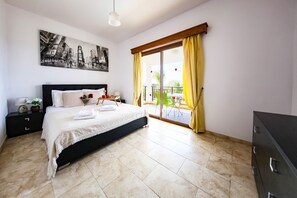 5 bedrooms, iron/ironing board, WiFi, bed sheets