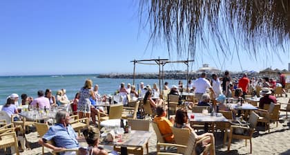 Belle maison pour 8, super 360 'terrasse! Ă distance de marche de la plage, Wifi gratuit