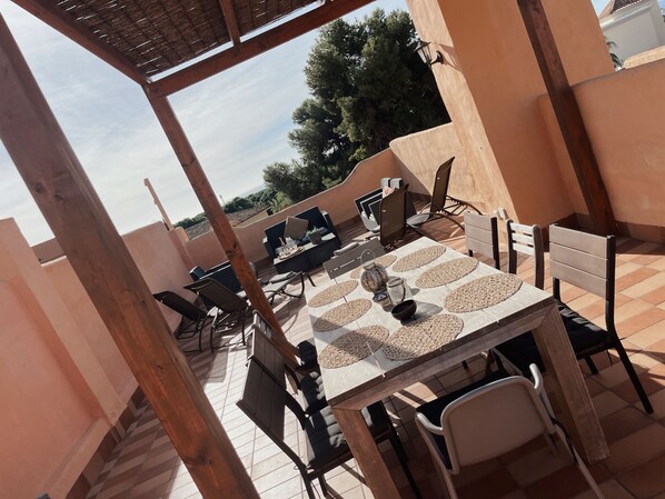 Outdoor dining - Villa for 8 with 360' view, walking distance BEACH, solarium, Pool. (Marbella)