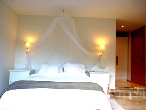 5 chambres, fer et planche à repasser, Wi-Fi gratuit, draps fournis