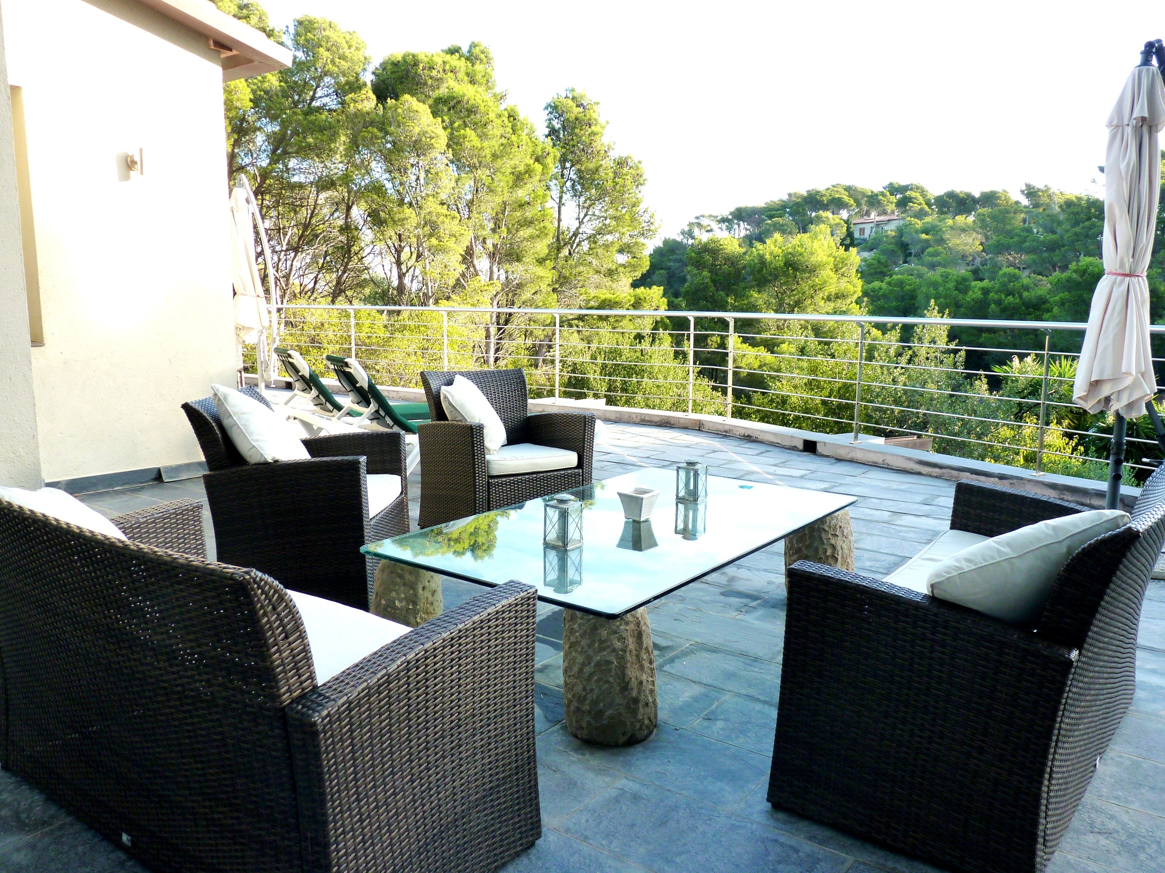 المنطقة المحيطة بالمنشأة