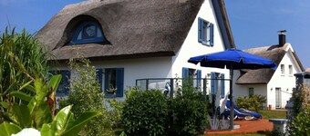 Stråtækt sommerhus, spa park, hunde velkommen, pejs, indhegnet have