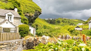 A coastal village with stone houses, lush greenery, and a cliff overlooking the sea. - Luxury House With Magnificent Sea Views (Tintagel)