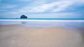 Una spiaggia nelle vicinanze
