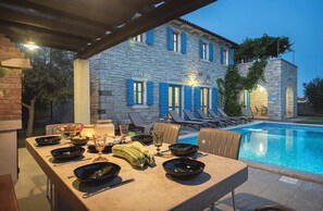 Outdoor dining - Villa Nina in Vodnjan (Vodnjan)