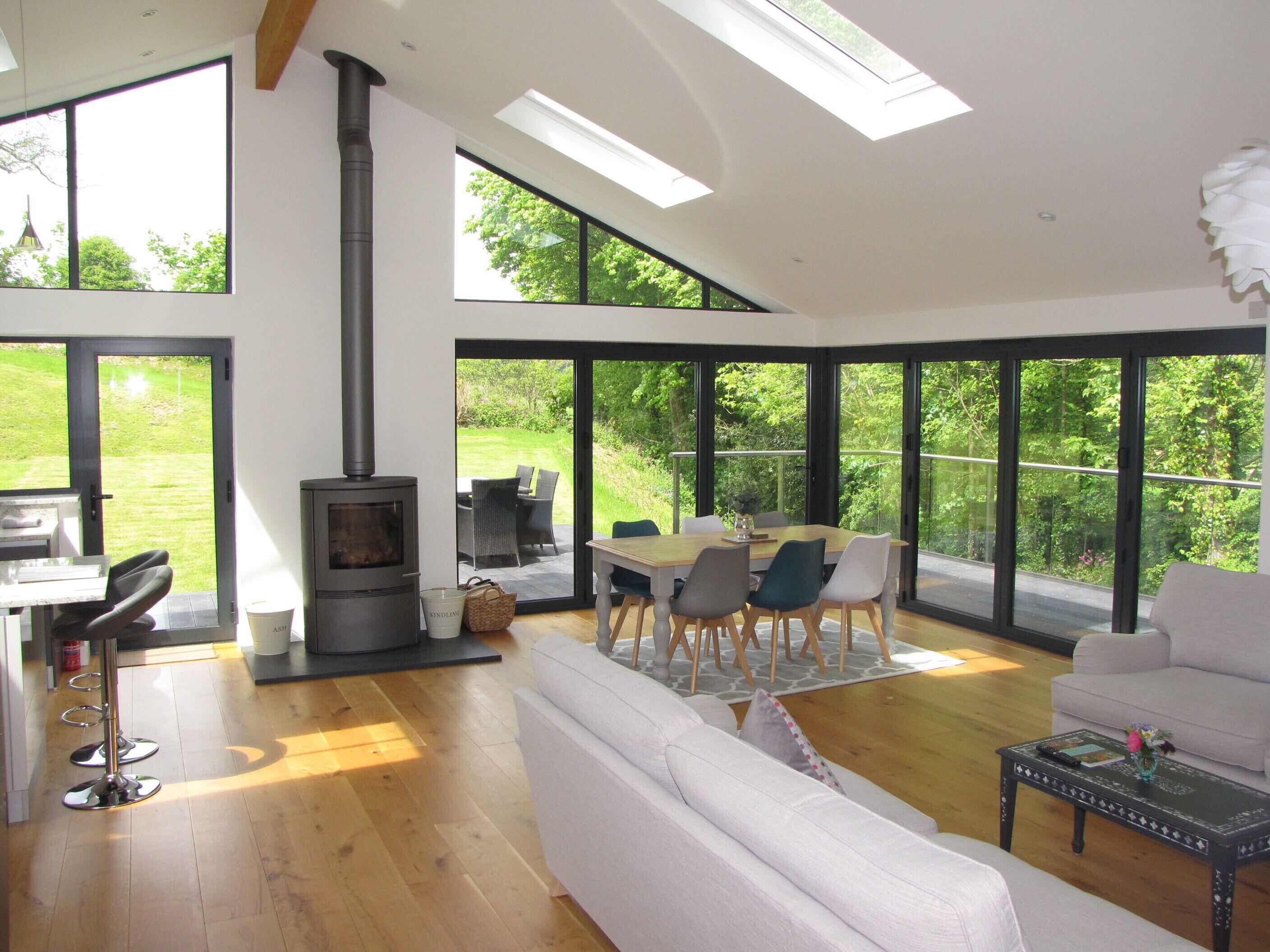 تلفزيون ذكي، مدفأة، برامج وأفلام نتفليكس، خدمات بث