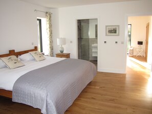 3 chambres, fer et planche à repasser, accès au Wi-Fi (inclus)