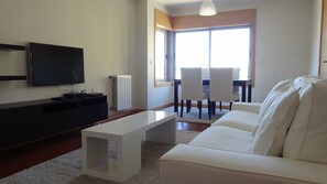 Una Smart TV, una chimenea