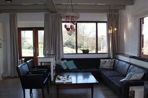 TV, fireplace, DVD player, ping pong - 8-person villa Les Levriers Ardennes - 2600m garden - panoramic view (Manhay)