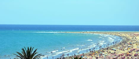 Una spiaggia nelle vicinanze