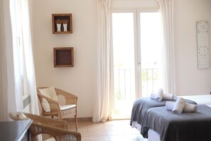 6 bedrooms, in-room safe, desk, iron/ironing board