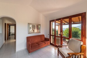 TV, fireplace - VILLA CRISTINA (Villasimius)