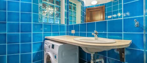 Bruser, hårtørrer, håndklæder