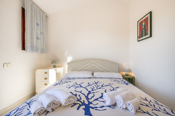 4 bedrooms, iron/ironing board, free WiFi, bed sheets - VILLA CRISTINA (Villasimius)