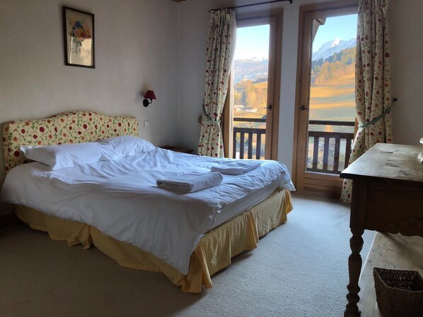 5 bedrooms, iron/ironing board, travel cot, free WiFi