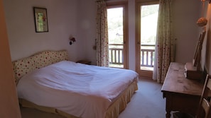 5 bedrooms, iron/ironing board, travel crib, free WiFi